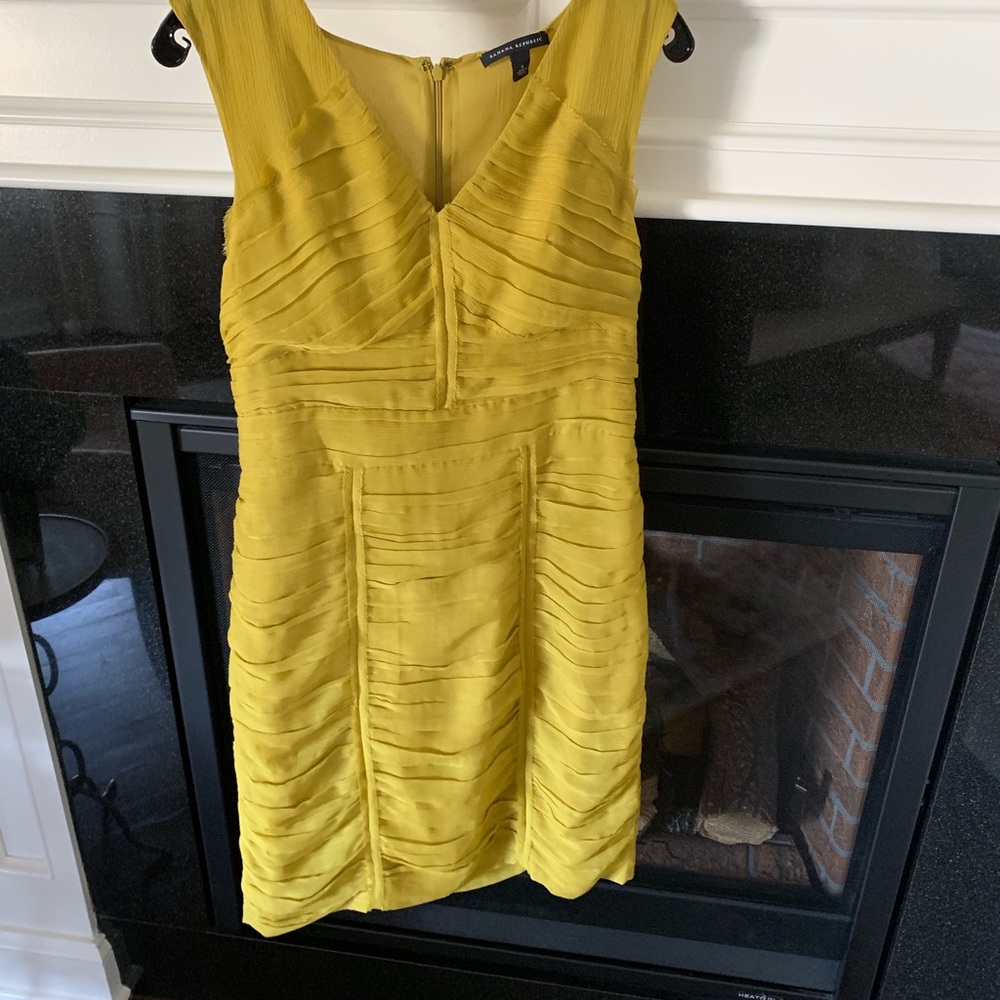 Gorgeous yellow dress!